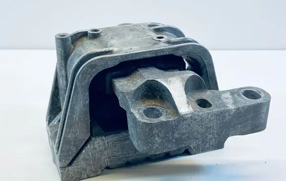 Volkswagen Touran I Engine mount bracket 1K0199262N