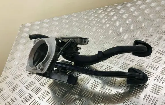 BMW 1 E81 E87 Pedal assembly 42322503 67871110