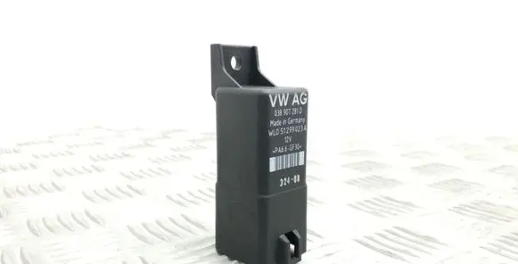 Audi A3 S3 A3 Sportback 8P Glow plug pre-heat relay 038907281D