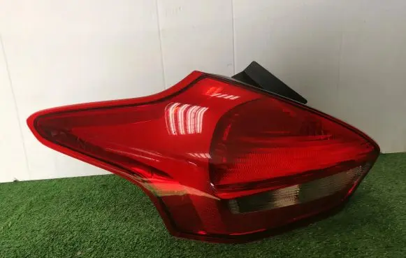 Ford Focus Rear/tail lights F1EB13405BD