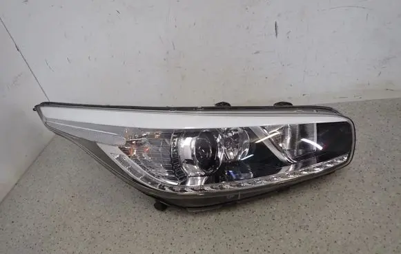 KIA Pro Cee'd II Headlight/headlamp