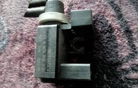 Audi A4 S4 B6 8E 8H Turbo solenoid valve 8E0906628A
