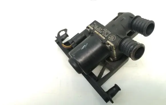 BMW 5 E60 E61 Coolant heater control valve 6920226 6411692022602