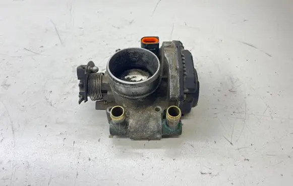 Audi A4 S4 B5 8D Electric throttle body valve 