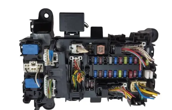 Suzuki Grand Vitara II Fuse module 02626L19 3671064J00 3671064J2