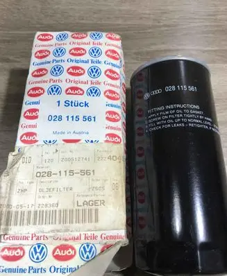 Audi A4 S4 B5 8D Oil filter cover 028115561