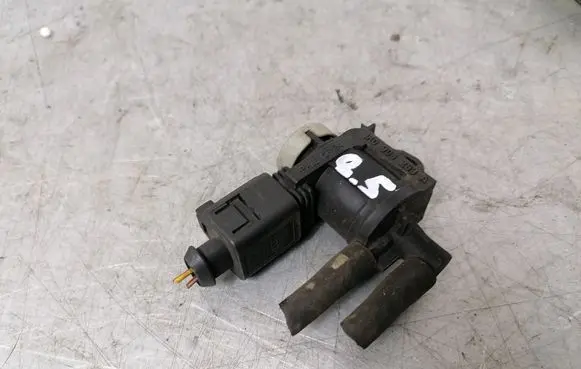 Audi Q5 SQ5 Turbo solenoid valve 1K0906283A