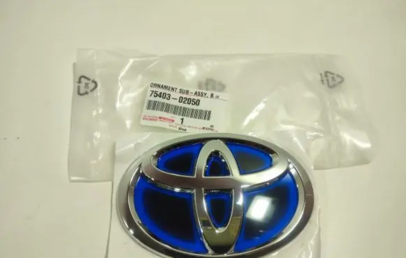 Toyota Yaris XP210 Manufacturer badge logo/emblem 7540302050