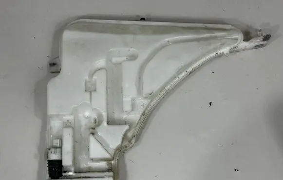 Windshield washer fluid reservoir/tank