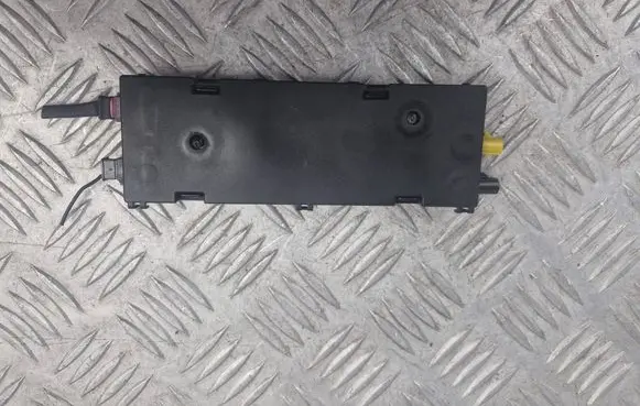 BMW 1 E81 E87 Aerial antenna amplifier 695890001 921917001 4100822000553