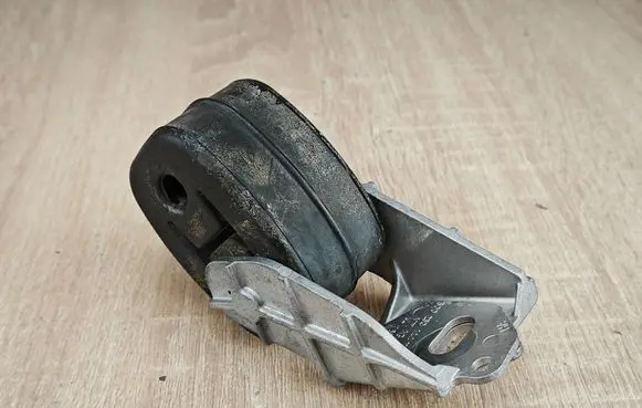 Audi Q3 F3 Muffler mount bracket/holder 5Q0253144M