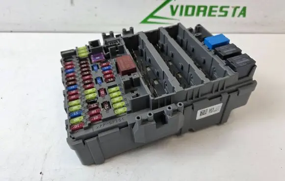 Honda CR-V Fuse module T1GE311 121214