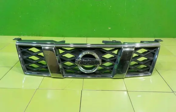Nissan X-Trail T31 Front bumper upper radiator grill XP266