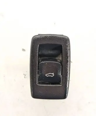 BMW 5 G30 G31 G38 Tailgate opening switch 9327029