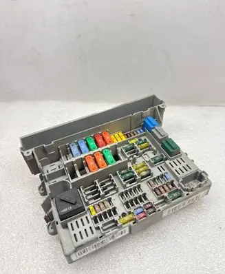 BMW 1 E81 E87 Fuse module 6906607 18844000000A 90103045