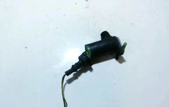 Ford Mondeo Mk III Windscreen/windshield washer pump