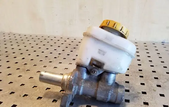 Subaru Outback Master brake cylinder