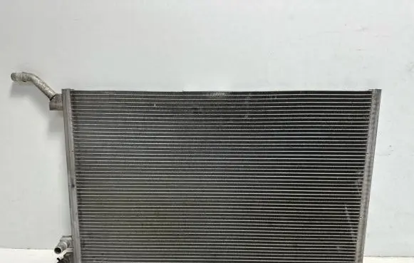 Jaguar F-Pace Coolant radiator GX738K230BB T2H2530 LR092812