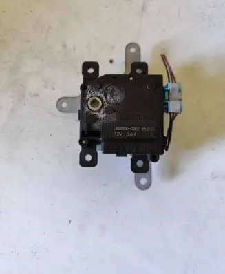 Toyota Avensis T270 Air flap motor/actuator 0638000920