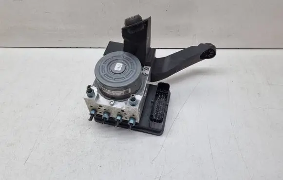 BMW 2 F46 ABS Pump 6878051