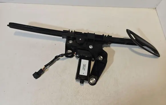 Opel Cascada Seat belt adjustment motor 13389486 1061191 13371579