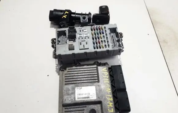 Lancia Ypsilon Engine ECU kit and lock set 55195819 4N0-8EE2F