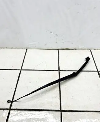 Hyundai Tucson TL Front wiper blade arm 
