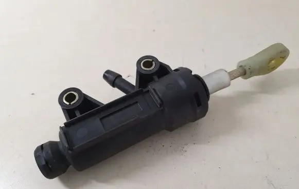 BMW 1 E81 E87 Clutch master cylinder 6758822