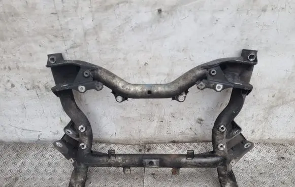 Mercedes-Benz C W204 Front subframe A2046280557