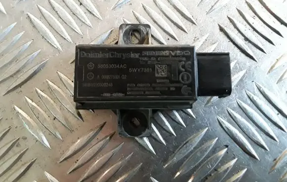 Mercedes-Benz S W221 Tire pressure sensor 56053034AC A0018275101 5WY7361