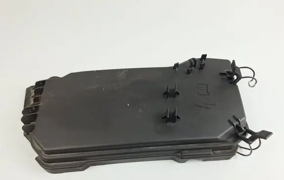 Mercedes-Benz C AMG W204 Fuse box cover A2045400082