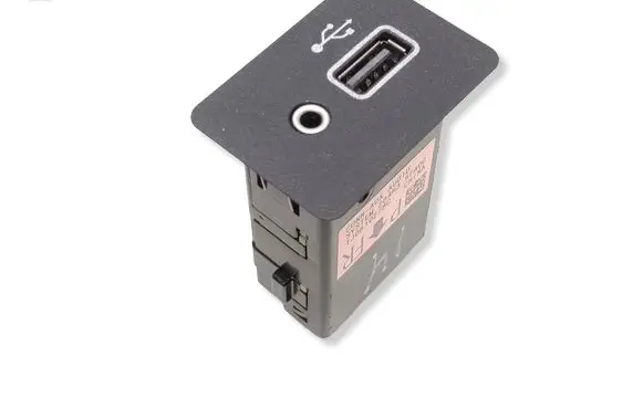Nissan Leaf II (ZE1) USB socket connector 284H35FA0C 1J0810278C