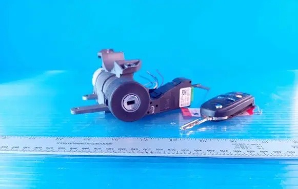 Volvo V70 Ignition lock 8673073