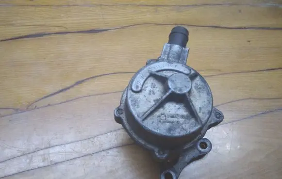 Renault Scenic I Vacuum pump 72117220F