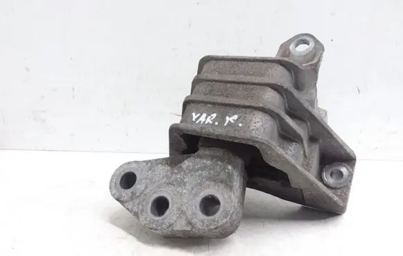 Opel Signum Engine mount bracket V04657226