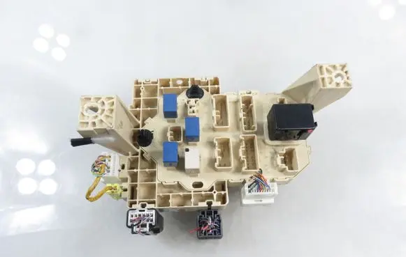 Suzuki Swift I Central body control module 3677062JB0