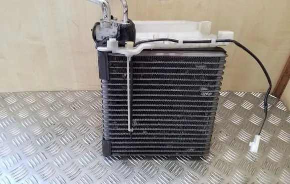 A/C cooling radiator (condenser)