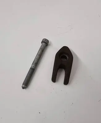 Ford Kuga II Fuel Injector clamp holder 9674341880