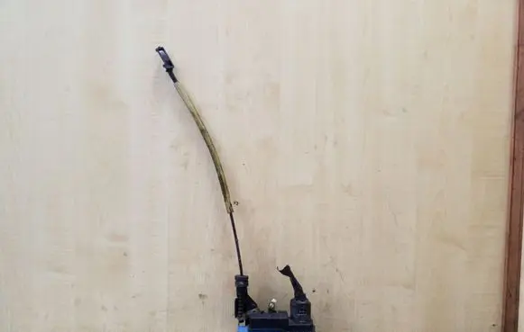 Volvo V70 Front door lock 9141701