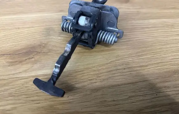 Peugeot Partner Front door check strap stopper