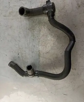 Suzuki Grand Vitara I Engine coolant pipe/hose
