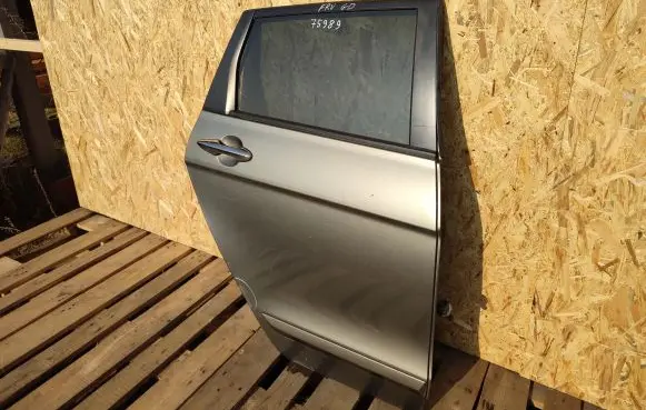 Honda FR-V Rear door