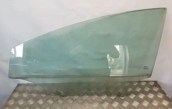 Seat Leon (1P) Front door window glass four-door