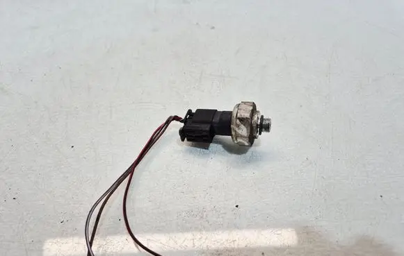 Mercedes-Benz C W204 Air conditioning (A/C) pressure sensor A0065404281