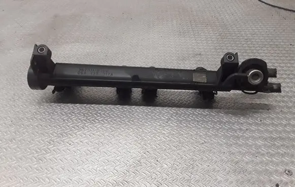 Volkswagen Golf IV Fuel injectors set 06A133317A 037906031AA