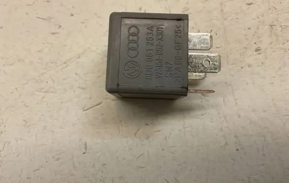 Porsche Cayenne (9PA) Other relay 8D0951253A V23134B52X301