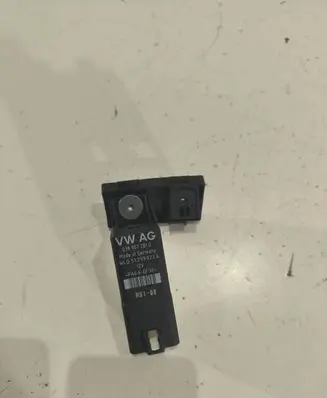 Volkswagen Golf V Glow plug pre-heat relay 038907281D 51299023A 05108