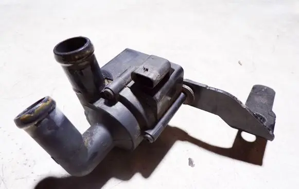 Volkswagen PASSAT B7 Electric auxiliary coolant/water pump 5N0965561