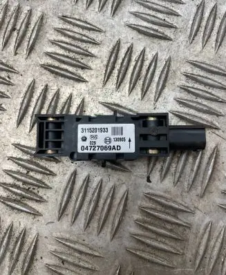 Chrysler Grand Voyager IV Airbag deployment crash/impact sensor 04727069AD 3115201933 130905