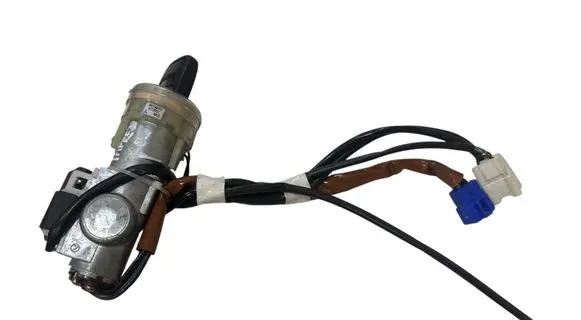 Subaru Impreza II Ignition lock 88215AE010 X1T25571